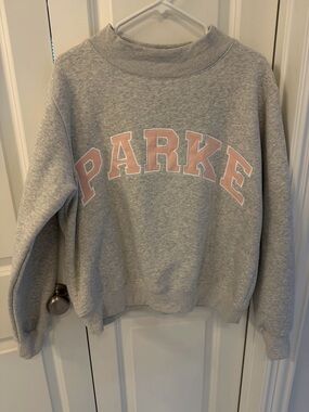 S/M Parke Mockneck in gray with pink lettering